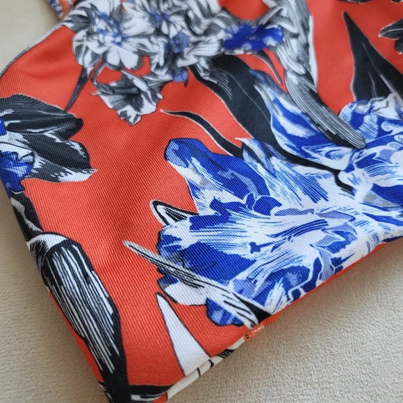 Nike Tropical Floral Sports Bra - Picture 5 of 10